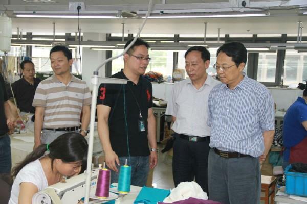 督导组王正宇组长赴尊龙凯时集团基层企业征求意见