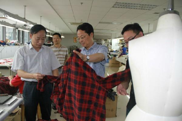 督导组王正宇组长赴尊龙凯时集团基层企业征求意见