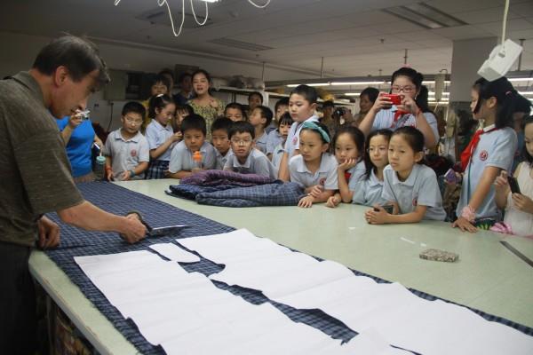 暑期中小学生参观尊龙凯时股份寻访“美丽江苏”